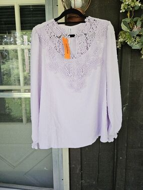 Falechay Women’s Lavender Lace V-Neck Long Sleeve Top